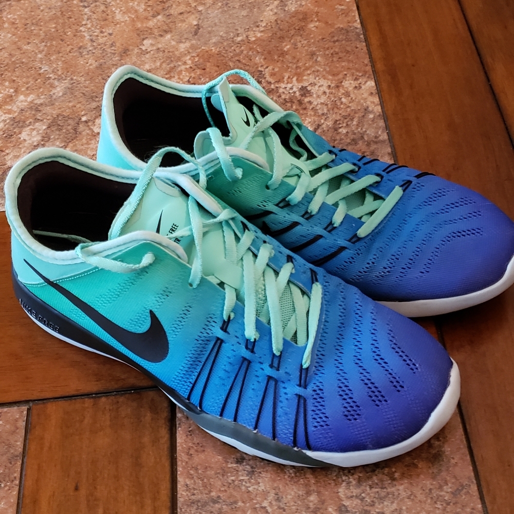 Women's Nike Free TR6 running shoes